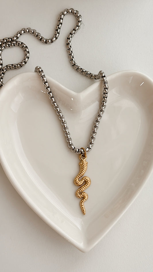 Serpiente Necklace