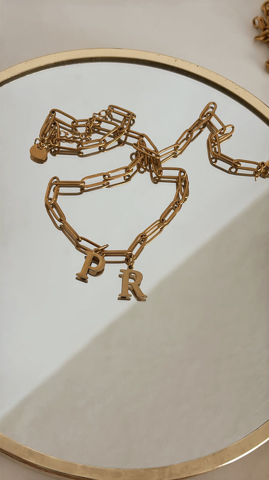 Pé erre Necklace
