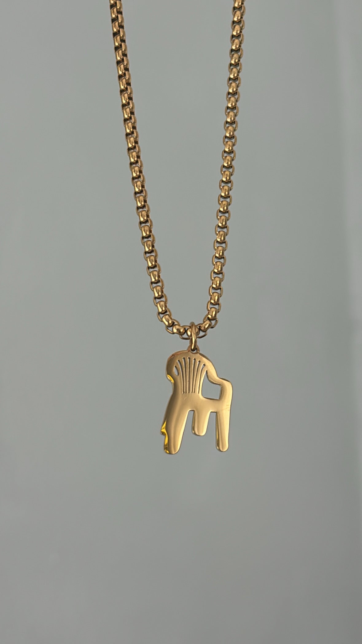 Silla de Bad Bunny Necklace